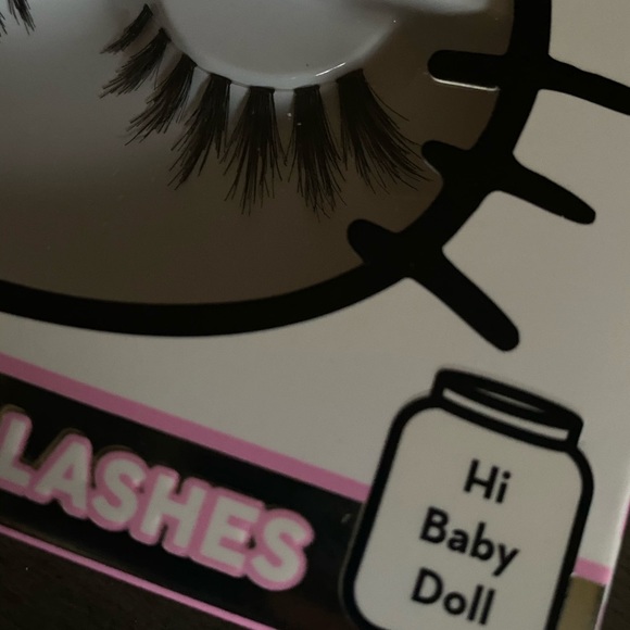 Hello Kitty 2 the creme shop baby doll eye… - Picture 2 of 5